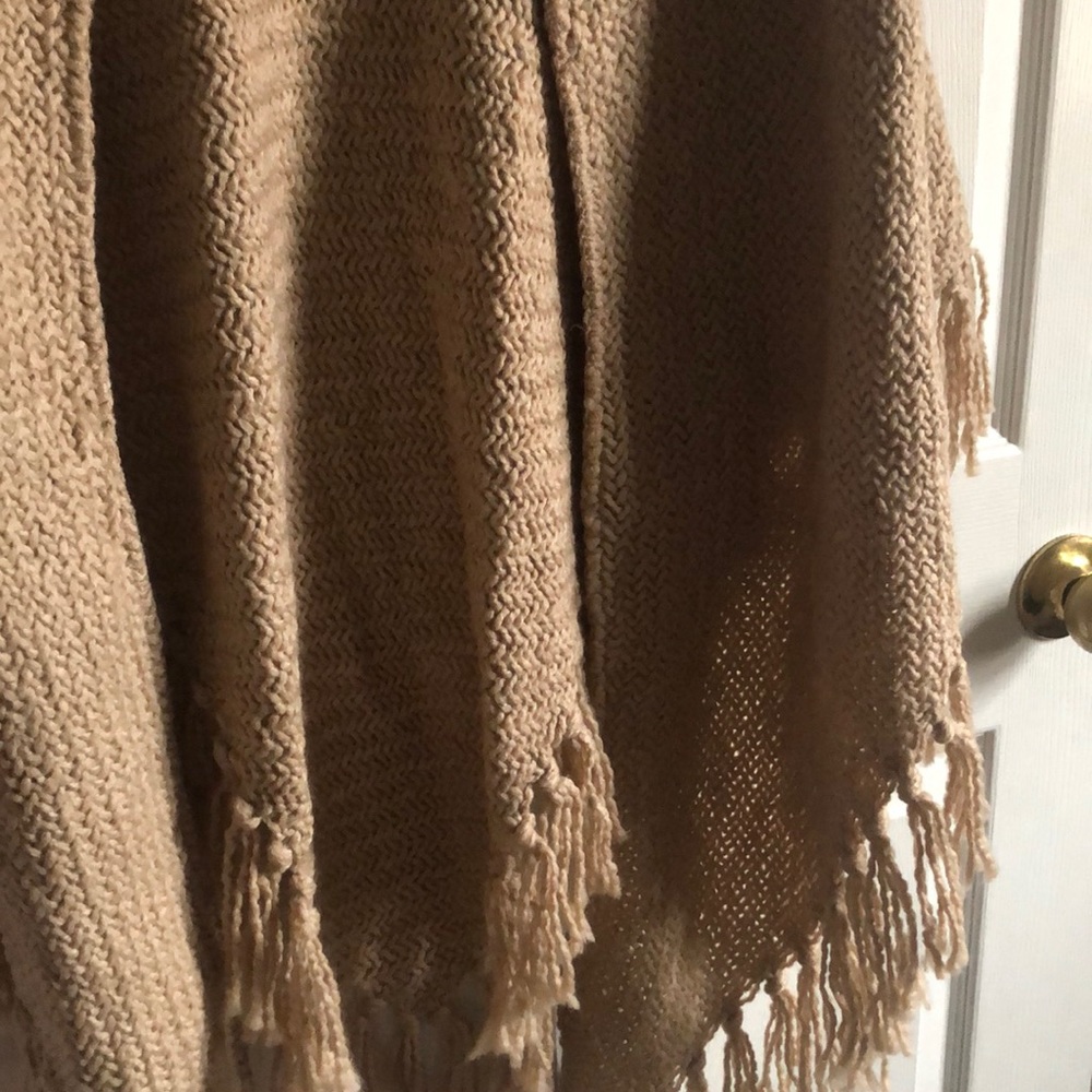 Cozy shawl! - Picture 3 of 7